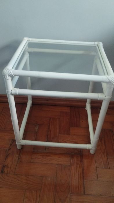 Mesa de Apoio lacada com Vidro. Óptimo estado 10€