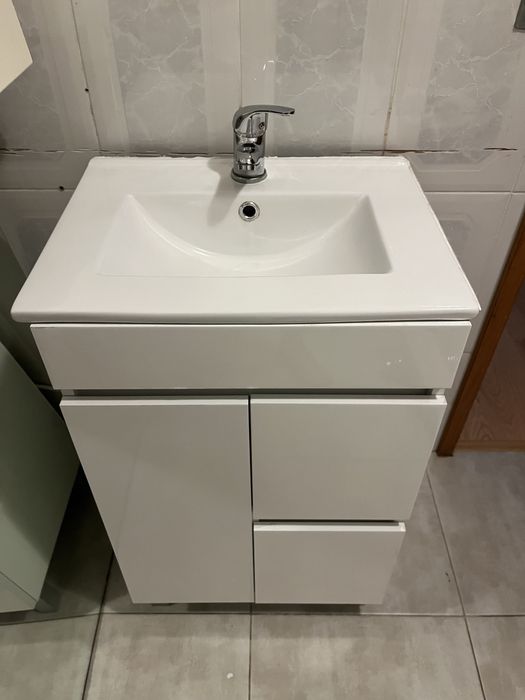 Armário de casa de banho + espelho