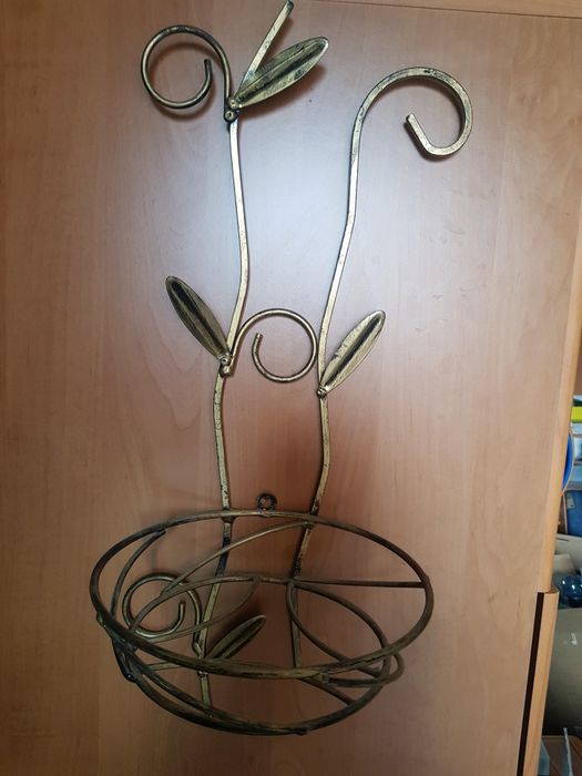 Kwietnik ścienny metalowy