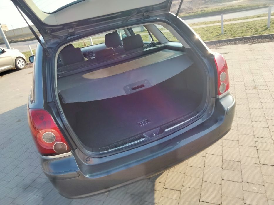 Тойота  Авенсіс .