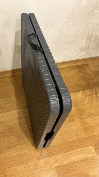 Mesa multiuso e dobrável para ambiente externo ou interno