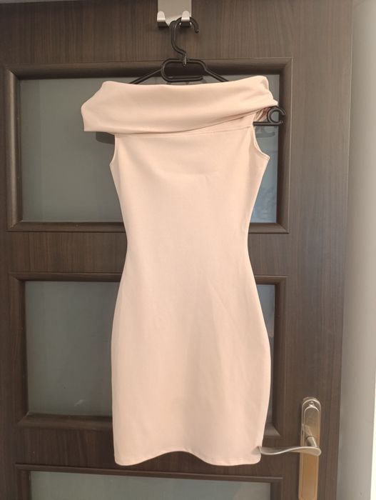 Dopasowana sukienka r.XS