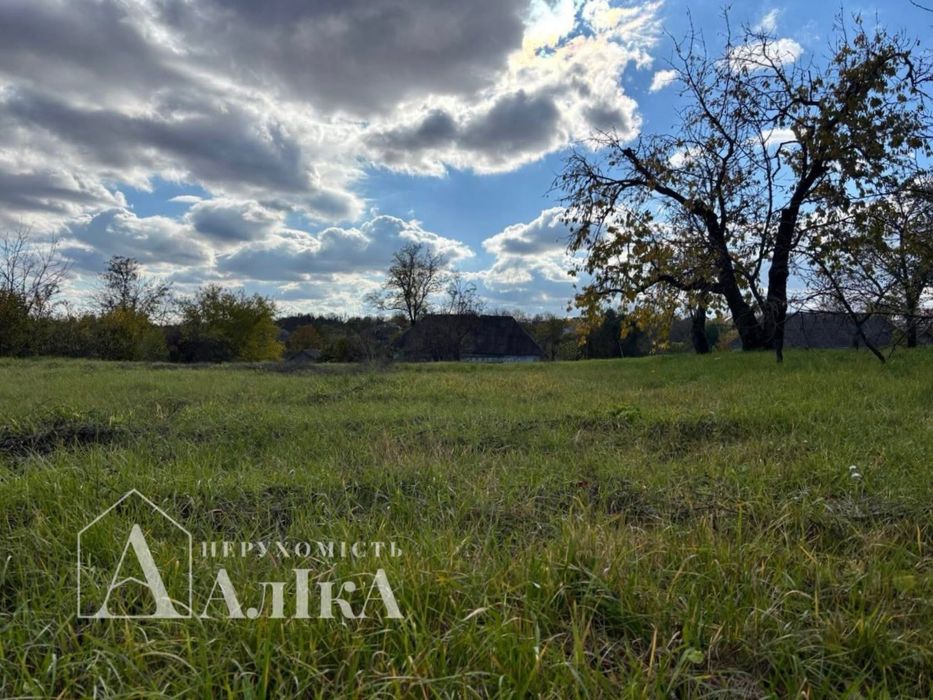 Продам будинок біля міста