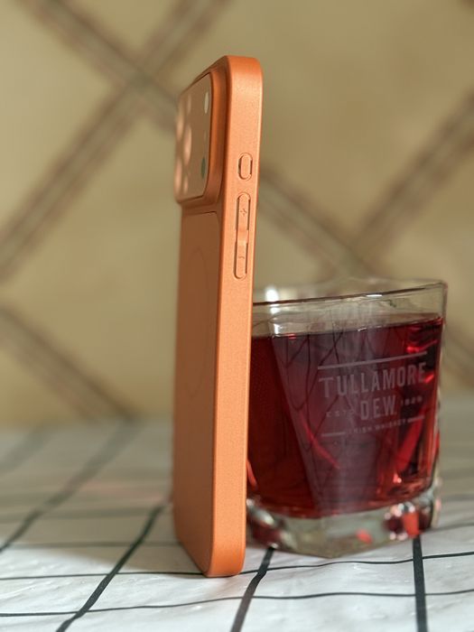 Продам чохол на Iphone 16 pro max