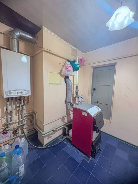 Продається просторий, комфортний будинок в м. Апостолове.