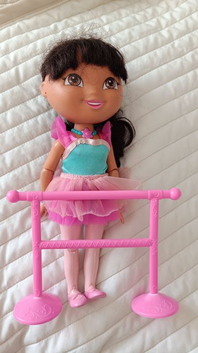 Baletnica Lalka Dora grająca śpiewająca