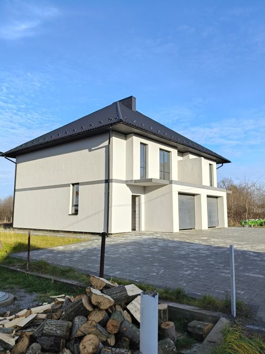 Продаж спареного котеджу у  Зимній Воді