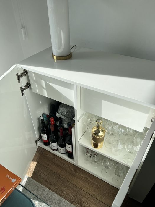 Aparador branco e dourado interdesign