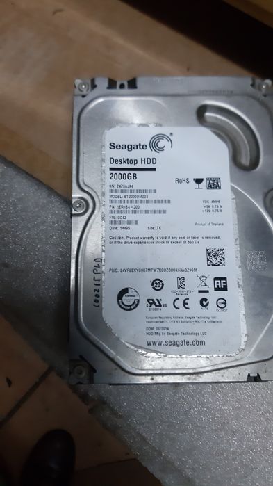 Dois discos, 1750 gigas de armazenamento interno, de computador
