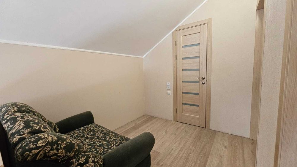 Продам сучасний будинок біля Києва в 10хв від метро Бориспільська. Газ