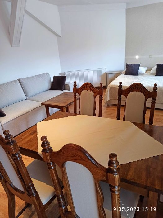 Pokoje z łazienkami i widokiem na góry w centrum Karpacza