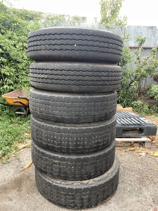Pneus 9.5r17.5 para camião 4 usados + 2 quase novos.
