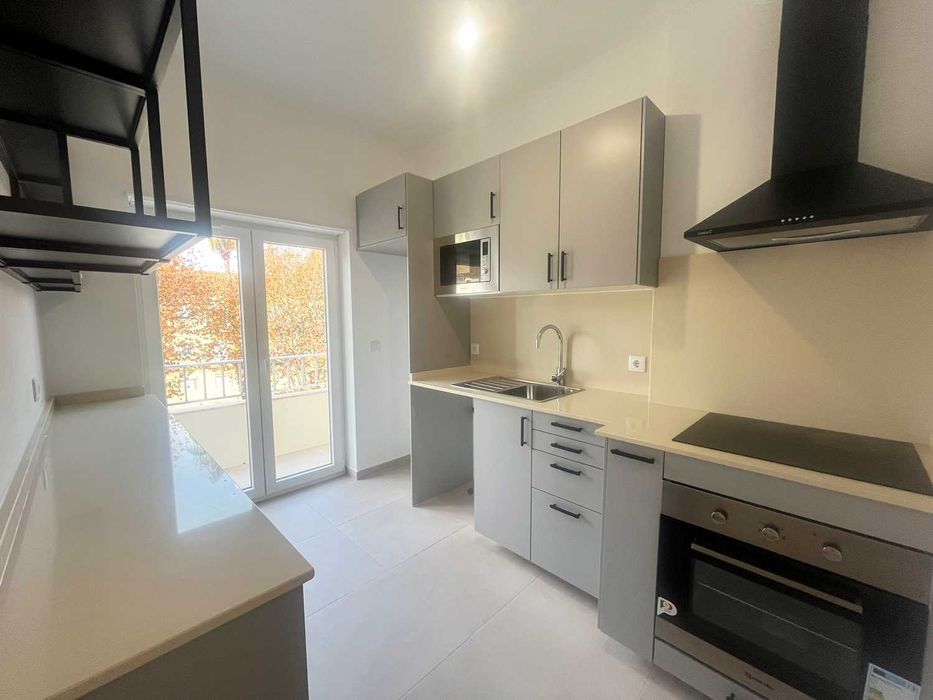 Arrenda-se Apartamento T2 Remodelado - P. NOVO (Centro)