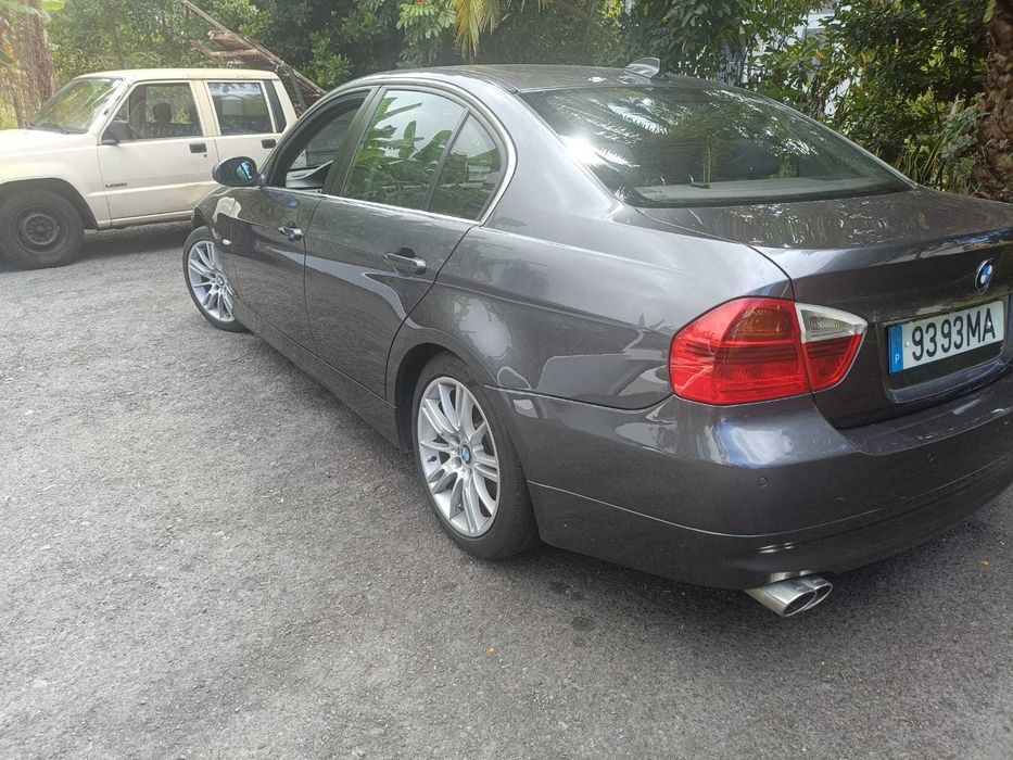 Vendo maravilhoso automóvel BMW impecável