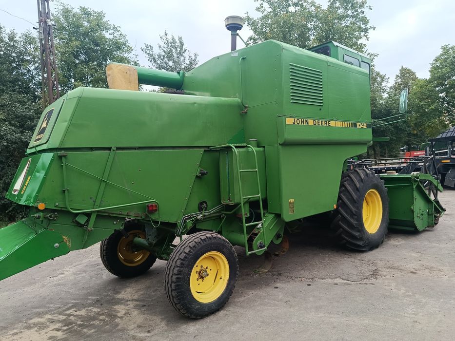 Комбайн John Deere 1042