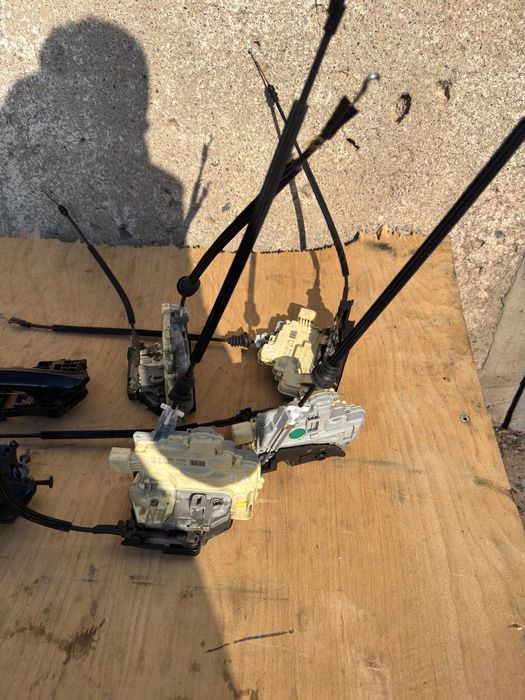 Ручки дверей замки механизмы тросики Passat B 6