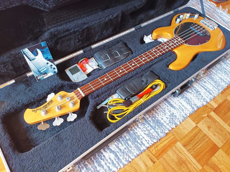 Baixo Music Man Stingray - USA