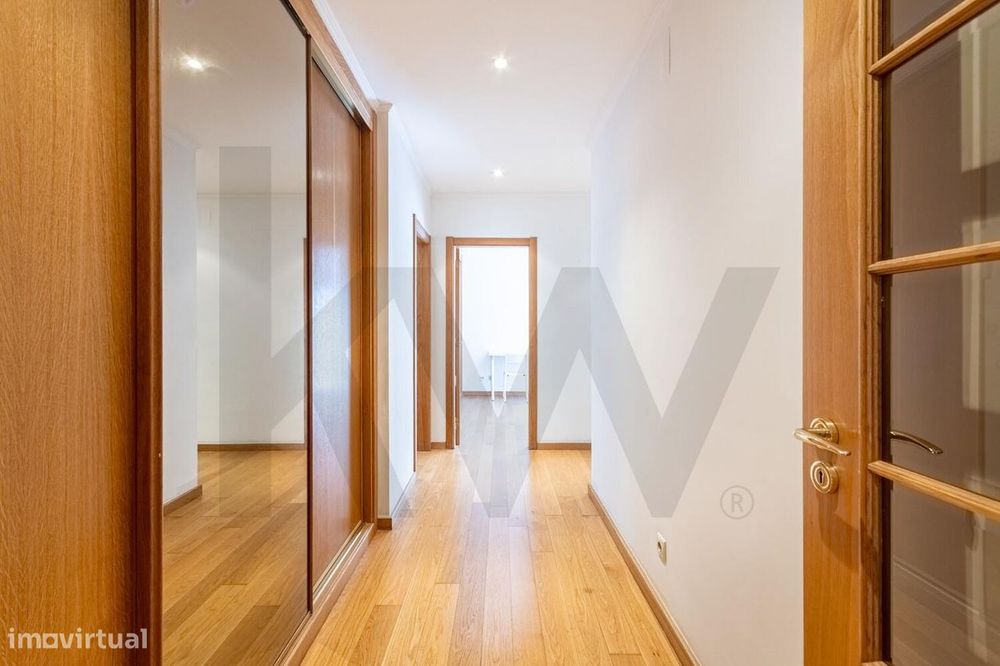 Luxury T4 for Rent in Parque das Nações