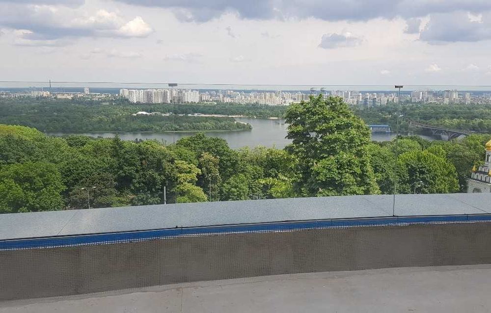 Продам (398м2)вид на Дніпро,квартира з терасою  на Мазепи 11б