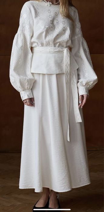 Продаж вишитої сукні