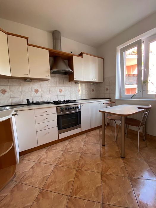 Odświeżone, umeblowane 48,5 m² z garażem – CENTRUM
