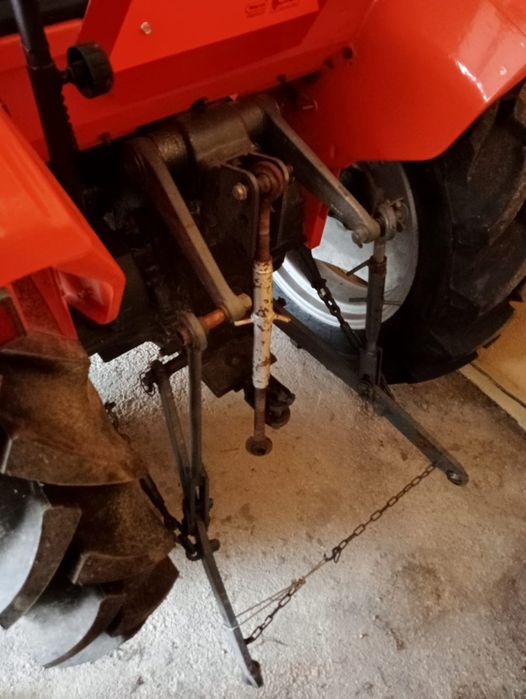 Trator hinomoto 25 cavalos direção assistida e caixa sincronizada