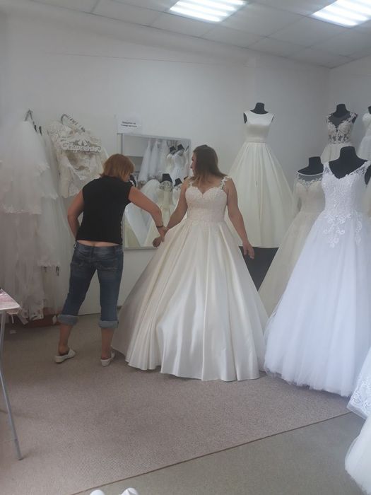 Весільна сукня стан нової після хімчистки і реставрації!!!