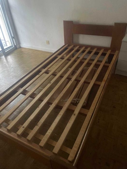 Cama e comoda de solteiro