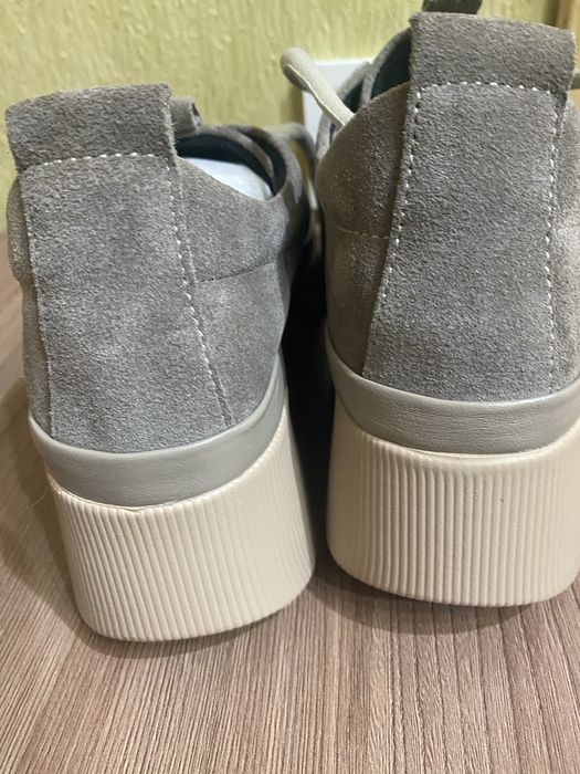 Продам жіночі лофери