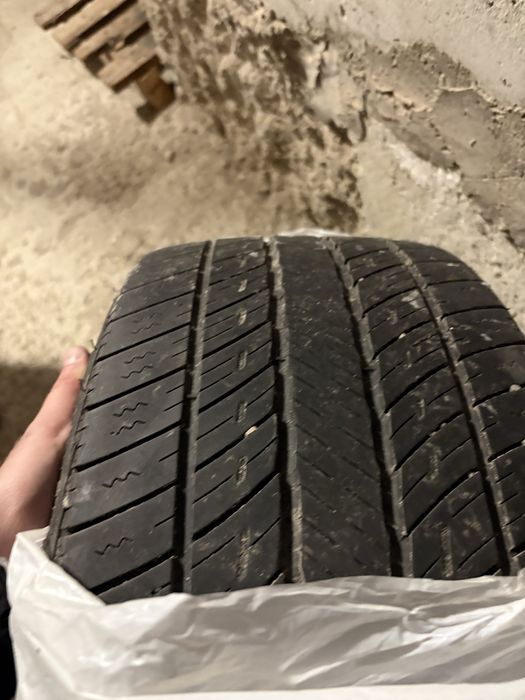 зимова гума 1 шт 245/40 R18