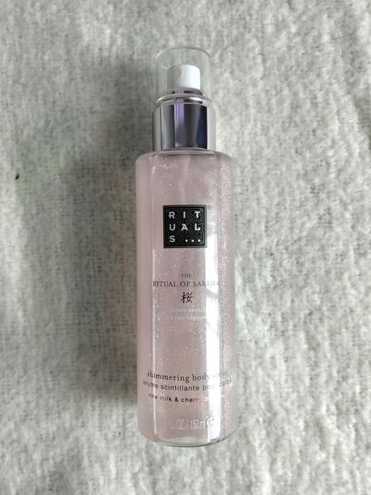 Ritual of Sakura - mgiełka do ciała z brokatem 150ml