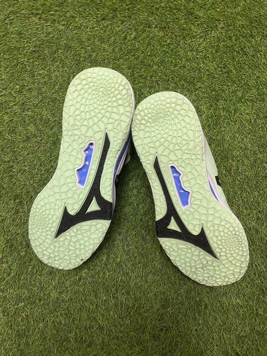 Волейбольні кросівки mizuno