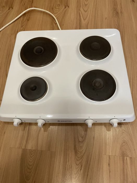 Продам комплект: електрична верхня поверхня та духова шафа Ariston