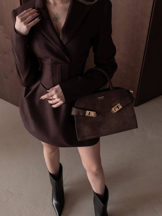 Супер сукня з імітацією корсету!