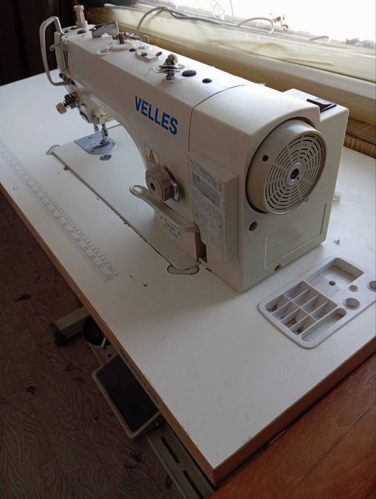 Продам швейную промышленную, прямострочную машинку "Velles"
