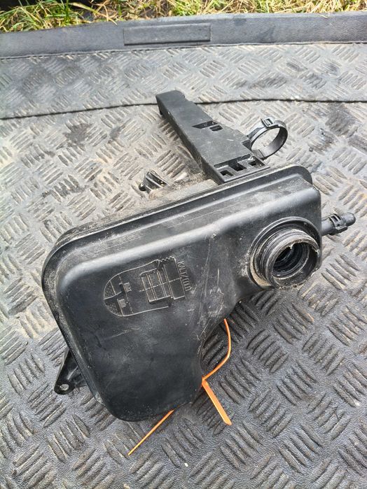 Zbiorniczek Wyrównawczy BMW E81 E83 E87 E60 E61 E65 E90 E91