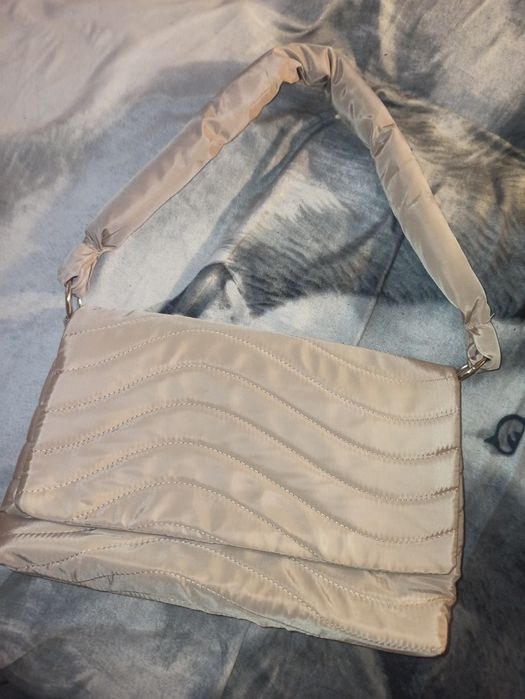 beżowa torebka funkcjonalna