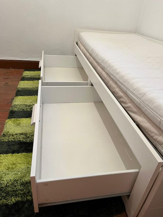 Cama usada + colchões