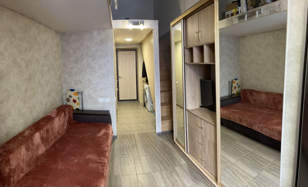 Продам дворівневу квартиру-гостинку