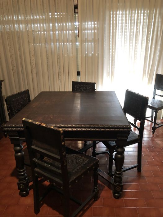 Sala de jantar antiga completa estilo Henrique II