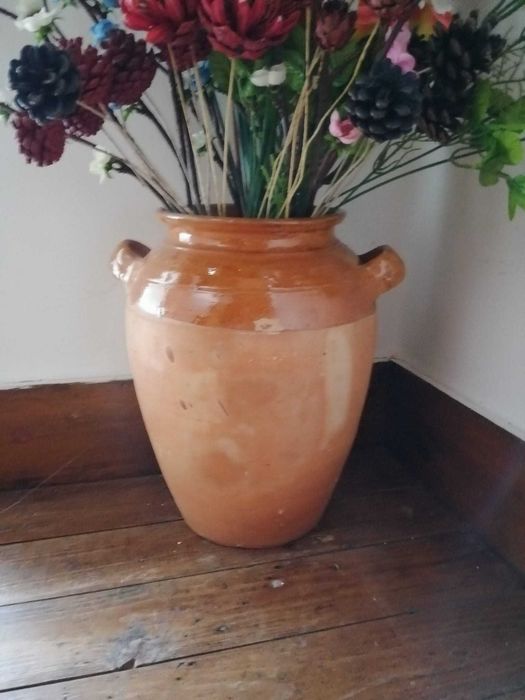 potes de barro vidrado