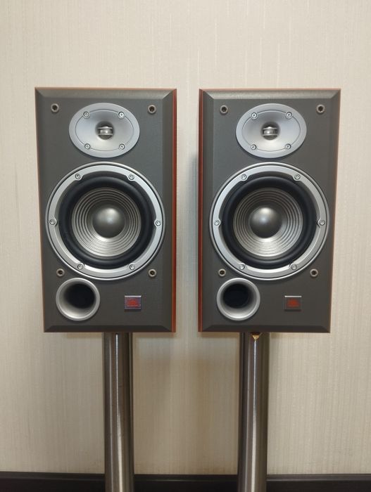 Продам акустические колонки  JBL Е30