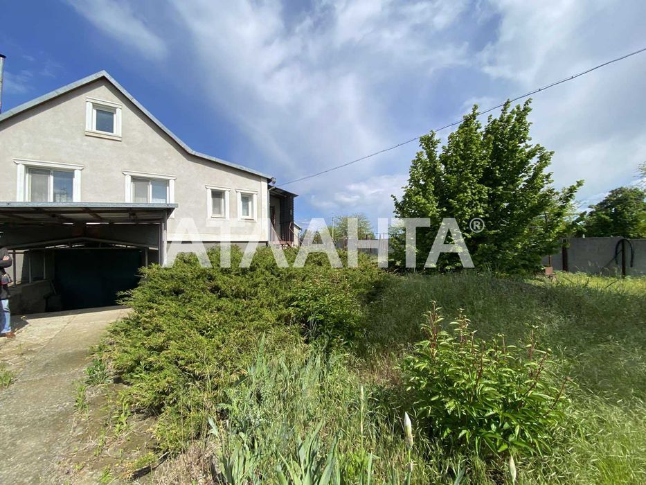 Дом на высоком цоколе в с.Великий Дальник-гараж, погреб,15соток земли.