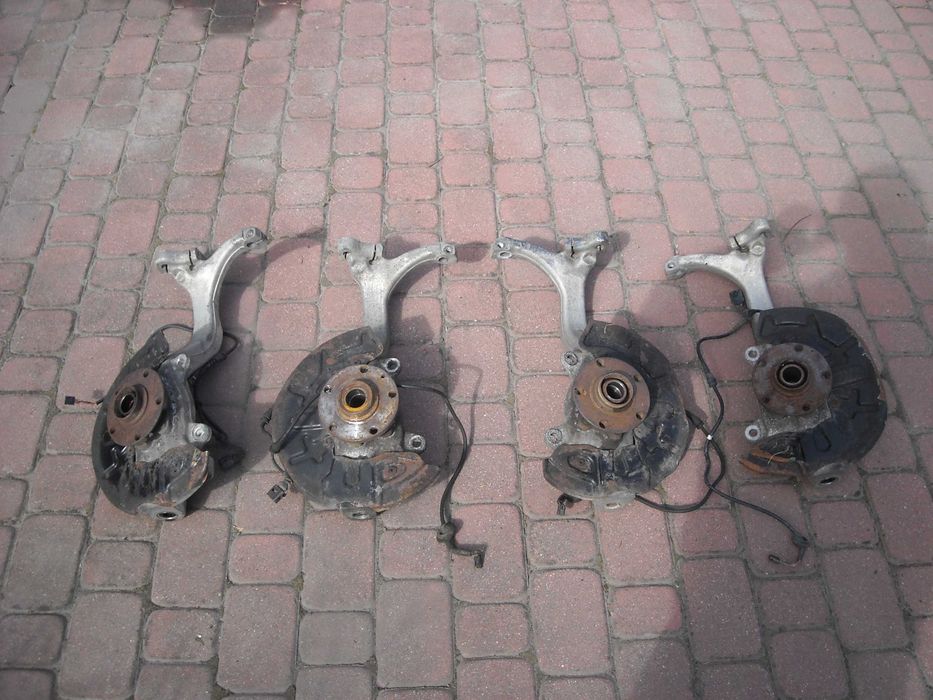 Audi A4 B6 B7 Zwrotnica przód prawa lub lewa