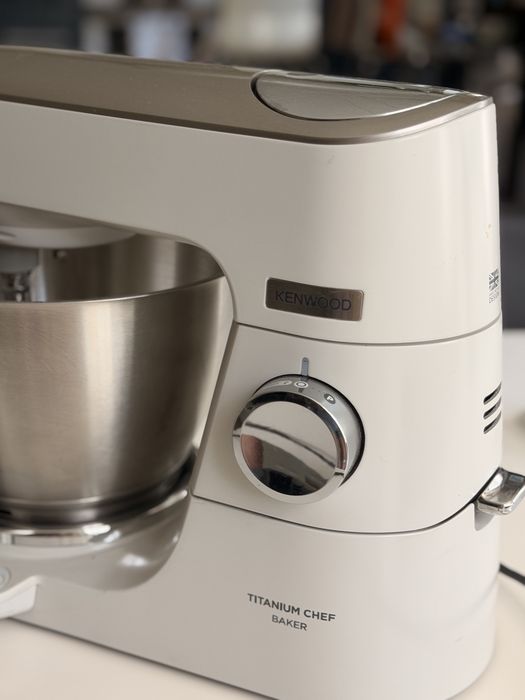 Професійна кухонна машина KENWOOD Titanium Chef Baker з 2-мя чашами