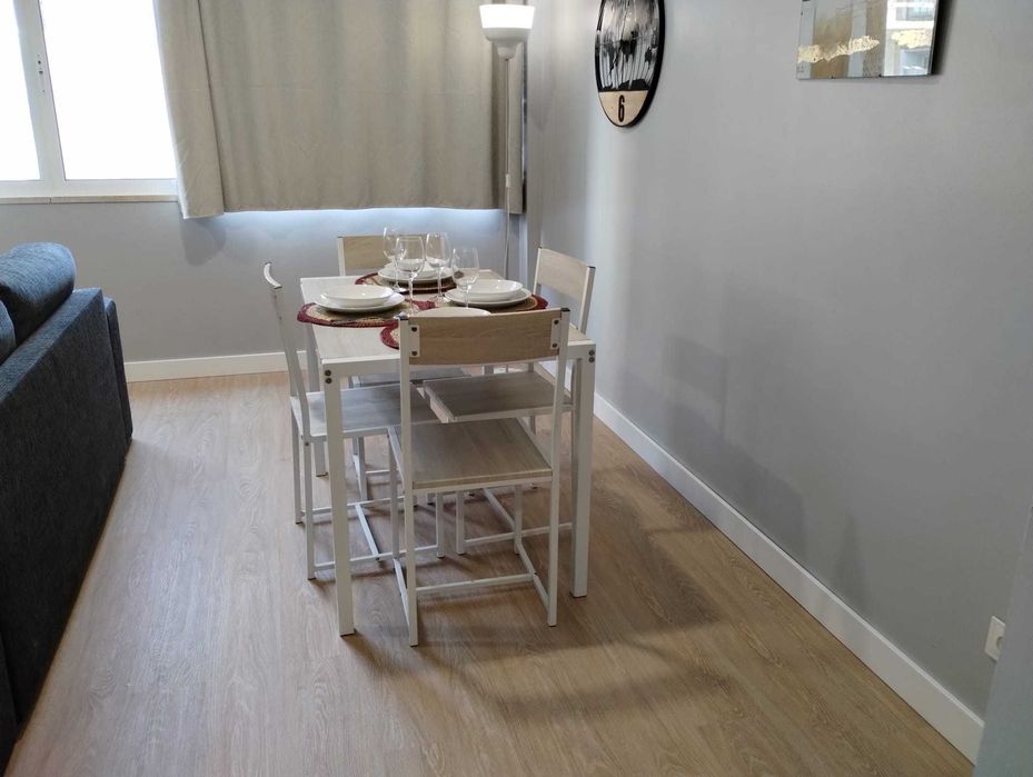 Apartamento a 50 metros da Praia. Piscina e Estacionamento.