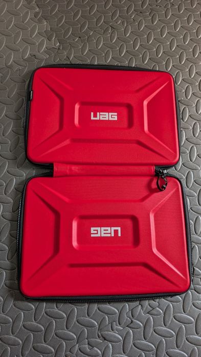 Capa Universal para Tablet/Portátil 13" Under Armour Gear