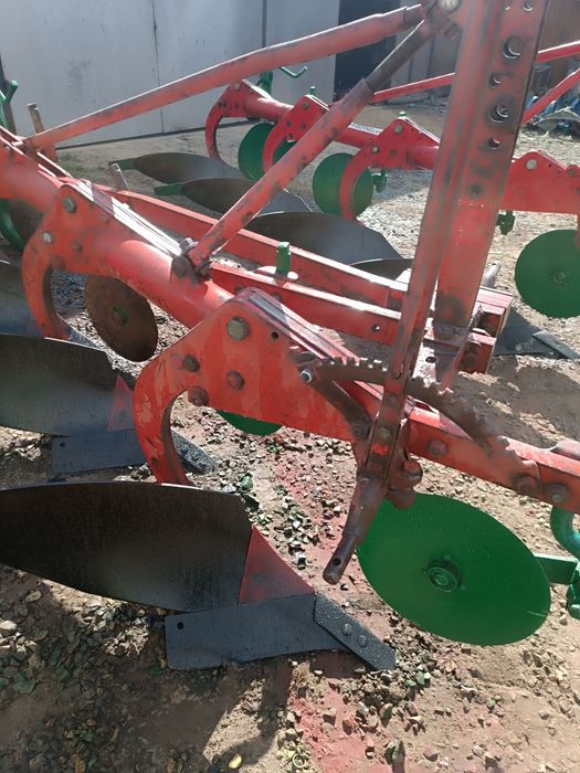 Продаються плуги Кварделен  бувші в використанні