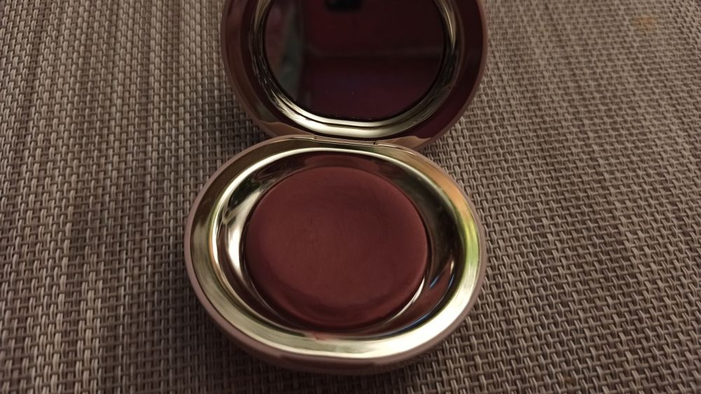 Róż Rare Beauty polecam