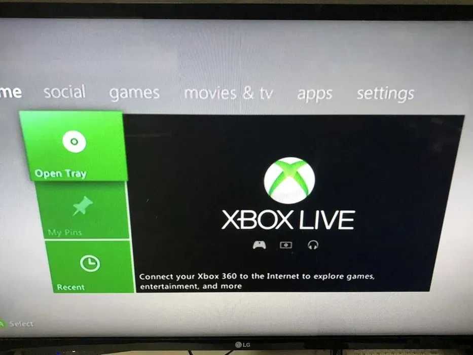 Xbox 360 Branca Desbloqueada, com comando e com 25 Jogos64170325819394121